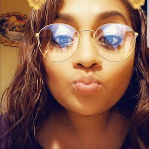 Meet your Posher, Amparo